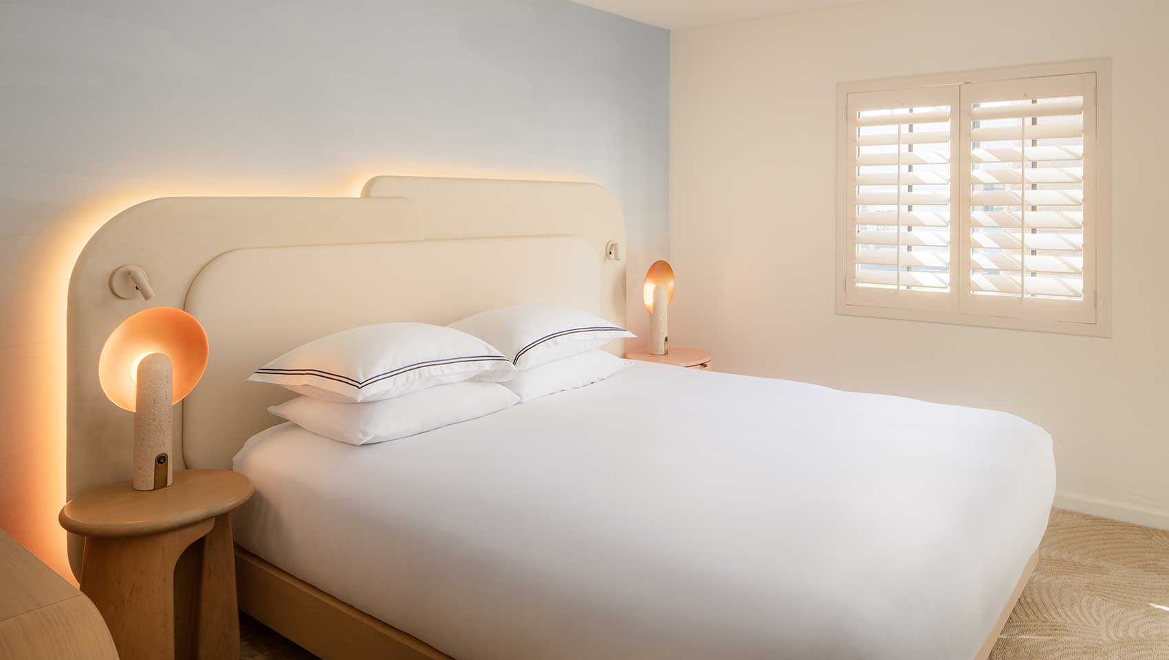 King Bed in Canyon Casita