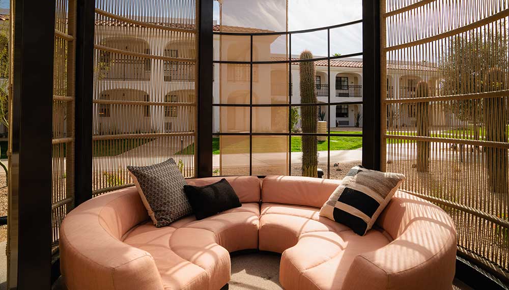Kimpton Miralina outdoor circular seating