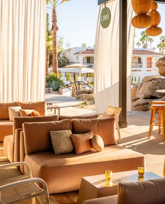 CIMA Pool Bar seating