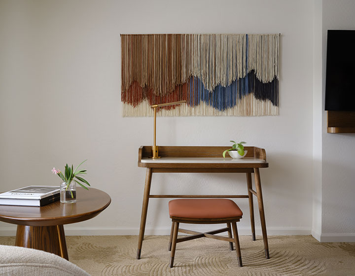 Miralina desk and table